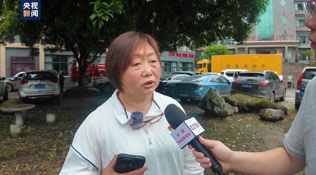 以后会不敢戴饰品吗因耳环遭网暴的女村支书说：不会，“我格局很大的，从不内耗”